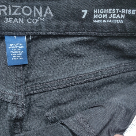 Arizona Shredded Mom Jeans Black High Rise Juniors Size 7 NWT Vintage Style - Picture 4 of 6